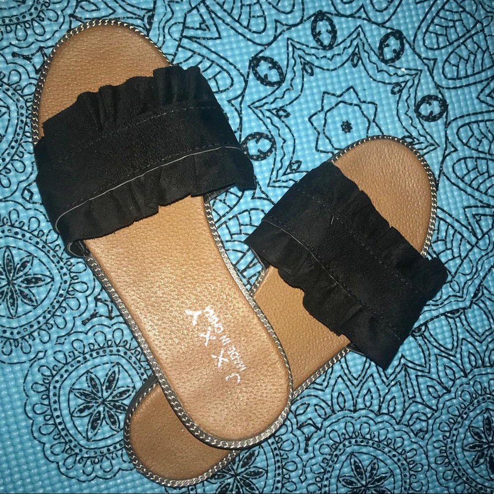 🦋 Flat sandals